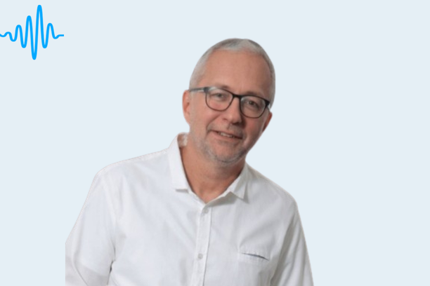employee image with blue eka wave